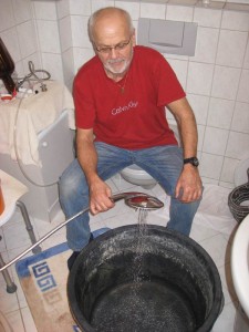 Wasser für das Kühlsystem vorbereiten