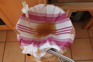Das Handtuch filtert Trubpartikel heraus
